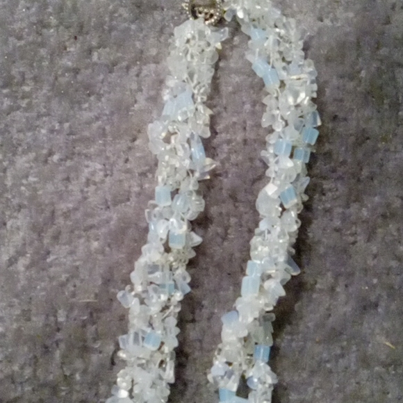 Beautiful Aurora Quartz 18" Cluster Necklace W/ Silver Tone Closure - Picture 3 of 8